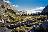 Parco Naturale Fanes-Senes-Braies. Escursione al Rifugio Fanes. Il ripiano acquitrinoso del Ru de Fanes incontrato prima di arrivare al rifugio Ucia di Gran Fanes, nell'Alta valle di Fanes.